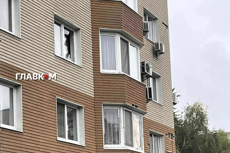 Удар по Київщині: у Броварах пошкоджено житлові будинки, магазин та автівки (фото)