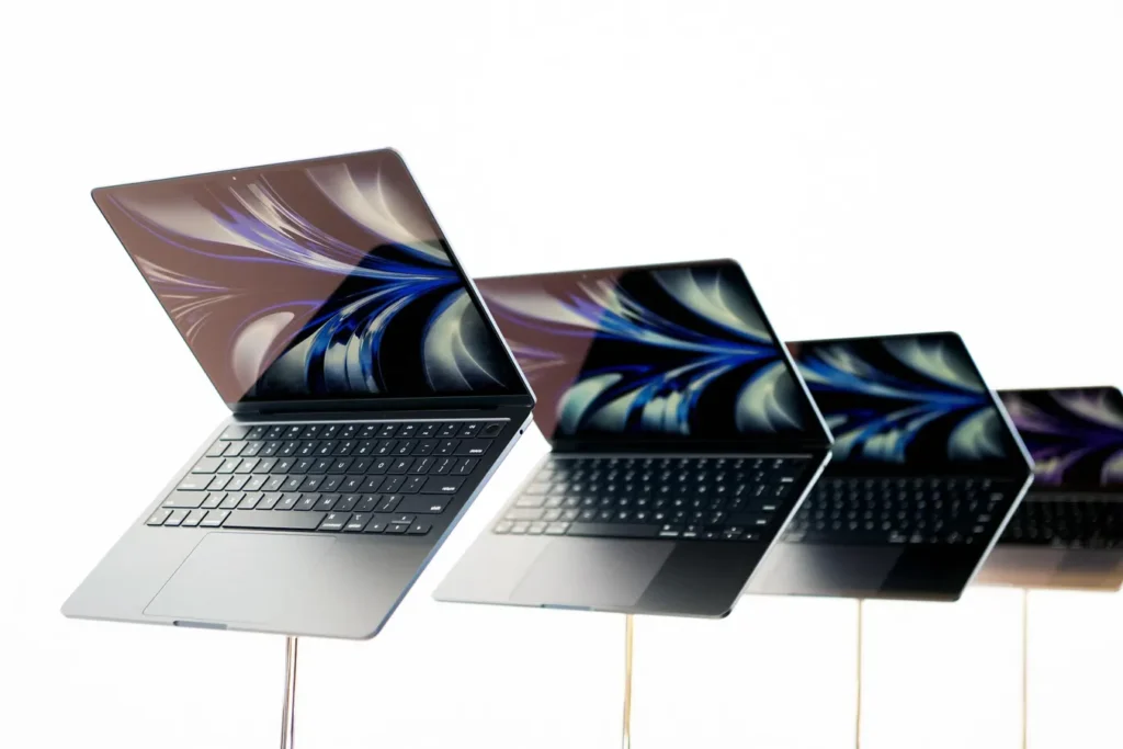 MacBook 2025
