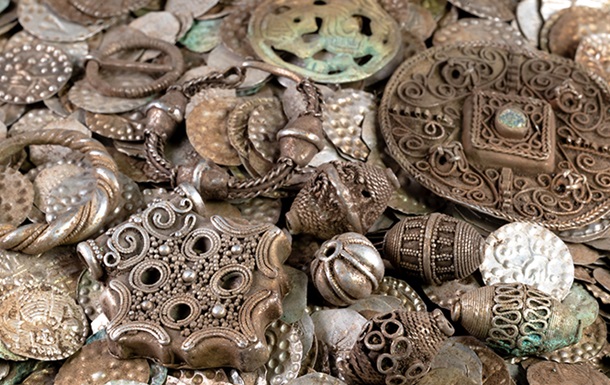 У Швеції знайшли один із найбільших середньовічних скарбів срібла