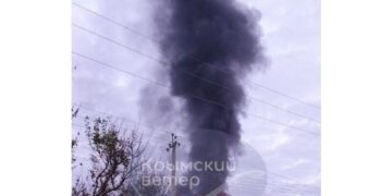 Безпілотники атакували об’єкти в селищі Гвардійське під Сімферополем, на місцевій нафтобазі виникла пожежа