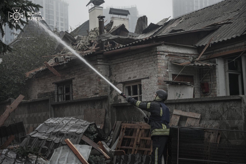 Комбінована атака на Київ: загинуло двоє людей, 30 постраждали (фото)