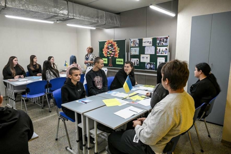 Найближча до фронту: у Комишувасі відкрилася «підземна» школа