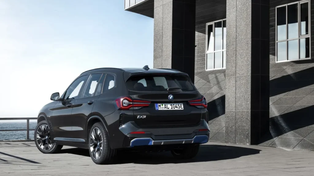 электромобиль BMW iX3 2024