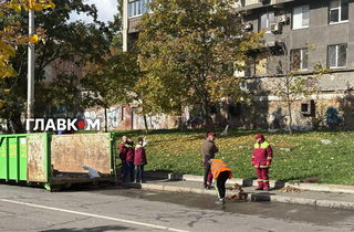 Кіптява на стінах та вибиті вікна. Який вигляд зараз має будинок у Києві після атаки РФ (репортаж)