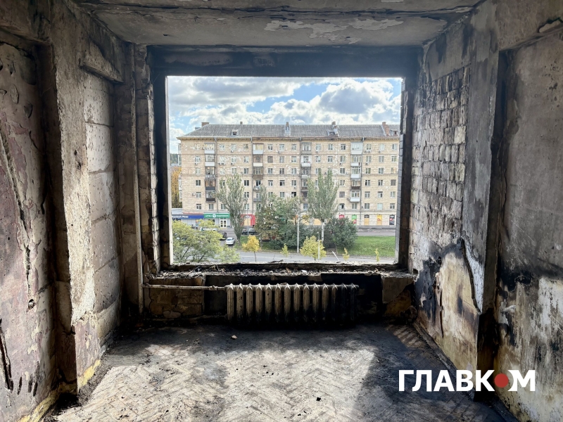 Росіяни розбомбили у Києві квартиру хорового диригента, який пережив блокаду Ленінграда (фото, відео)