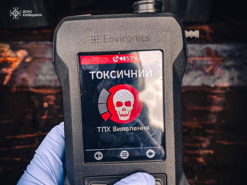 На Київщині стався витік хімічної речовини: рятувальники показали кадри ліквідації