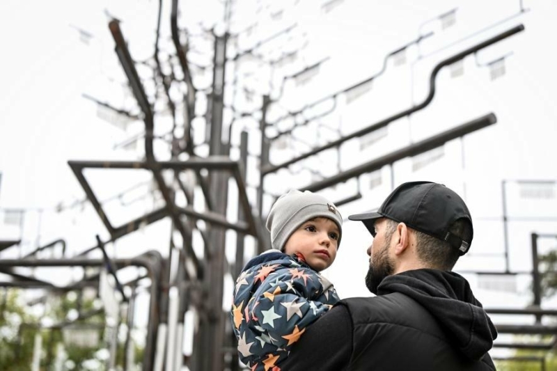 У Запоріжжі на &laquo;Дереві пам&rsquo;яті&raquo; з&rsquo;явилися ще 72 дзвіночки на честь полеглих захисників та захисниць, - ФОТОРЕПОРТАЖ