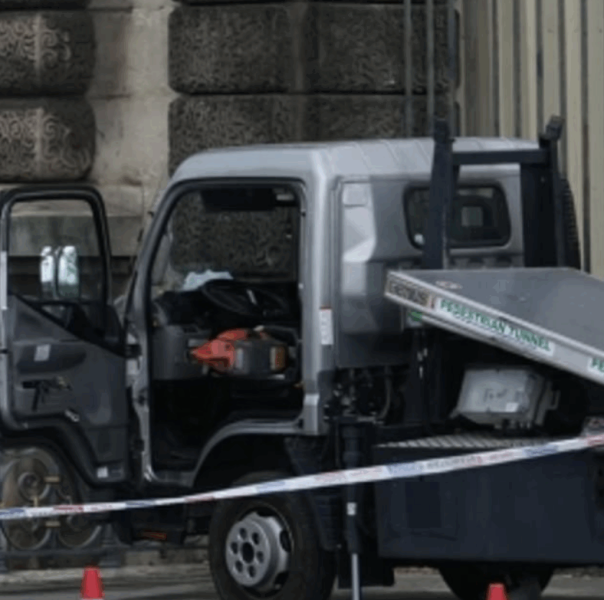 У Парижі за сім хвилин пограбували Лувр: викрадено "безцінні коштовності"