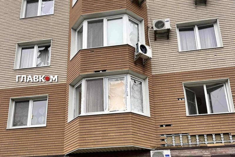 Удар по Київщині: у Броварах пошкоджено житлові будинки, магазин та автівки (фото)