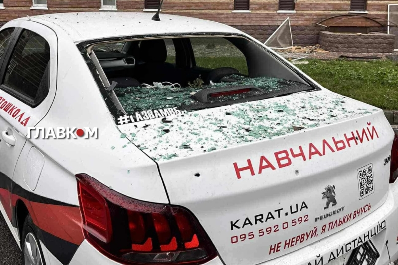 Удар по Київщині: у Броварах пошкоджено житлові будинки, магазин та автівки (фото)
