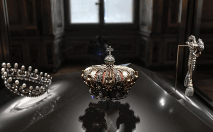 Лувр пограбували за сім хвилин: що відомо станом на зараз