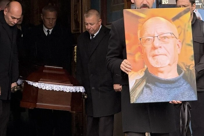 Київ попрощався з журналістом-розслідувачем Олексою Шалайським (фото)