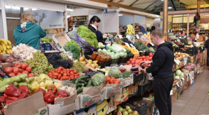 Помідори й огірки б’ють рекорди: за тиждень подорожчали більш ніж удвічі