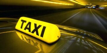 У Запоріжжі двоє чоловіків пограбували таксиста: суд засудив їх до восьми років ув’язнення