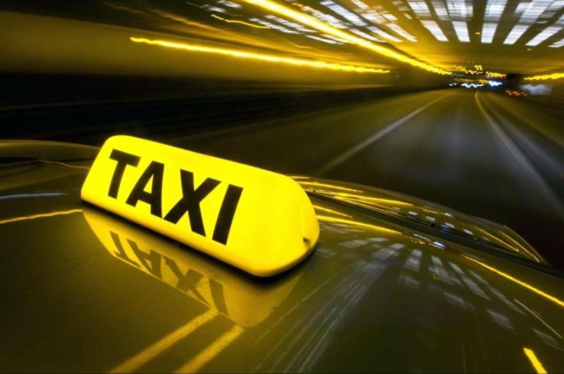 У Запоріжжі двоє чоловіків пограбували таксиста: суд засудив їх до восьми років ув’язнення