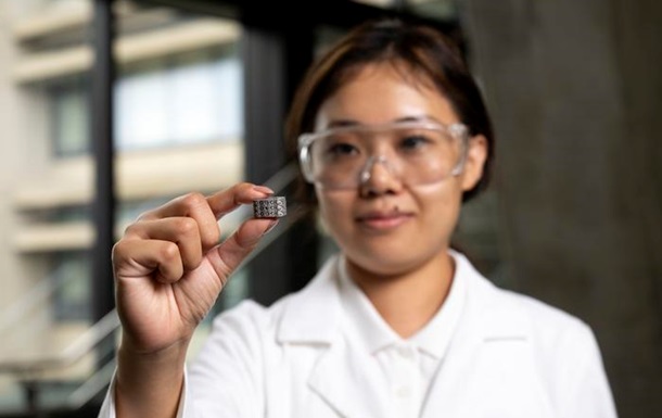 Вчені створили унікальні самозарядні імплантати для хребта