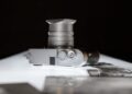 Дорого, застаріло, круто — Leica збирається випустити нову компактну повнокадрову камеру Leica M-EV1