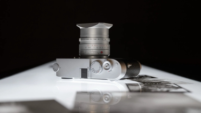 Дорого, застаріло, круто — Leica збирається випустити нову компактну повнокадрову камеру Leica M-EV1