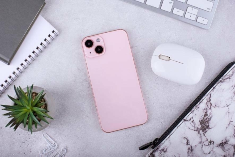 Нічна безпека: світловідбивні й фосфорні чохли на iPhone 17