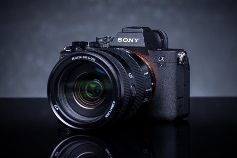 Нову повнокадрову бездзеркальну камеру Sony A7V можуть анонсувати уже в листопаді