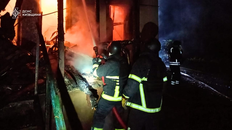 Рятувальники показали наслідки російського удару по Київщині