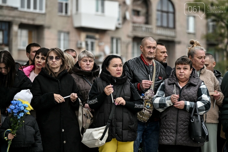 У Запоріжжі на &laquo;Дереві пам&rsquo;яті&raquo; з&rsquo;явилися ще 72 дзвіночки на честь полеглих захисників та захисниць, - ФОТОРЕПОРТАЖ