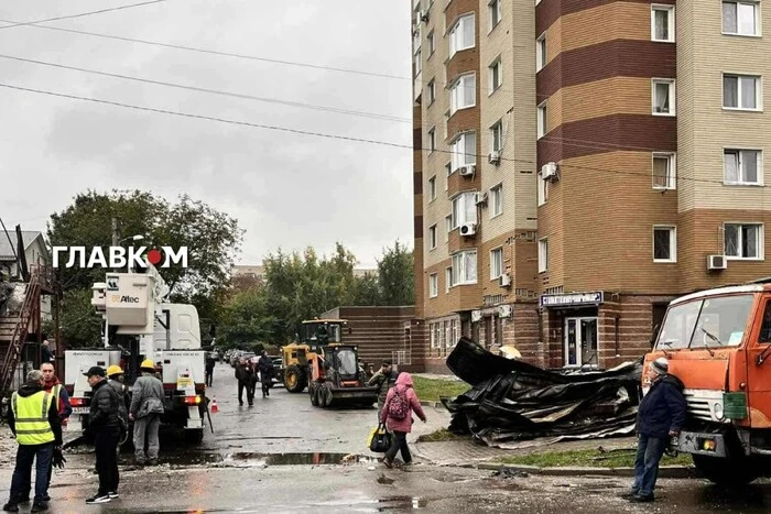 Удар по Київщині: у Броварах пошкоджено житлові будинки, магазин та автівки (фото)