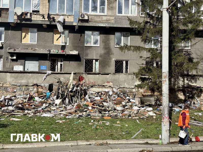 Росіяни розбомбили у Києві квартиру хорового диригента, який пережив блокаду Ленінграда (фото, відео)
