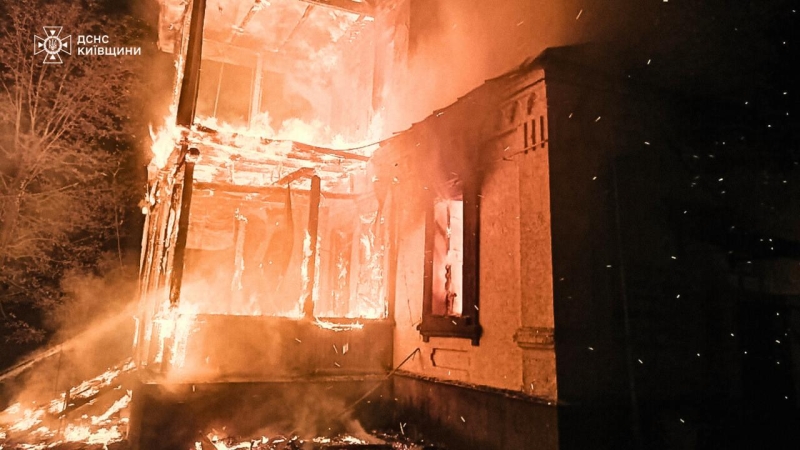 Рятувальники показали наслідки російського удару по Київщині