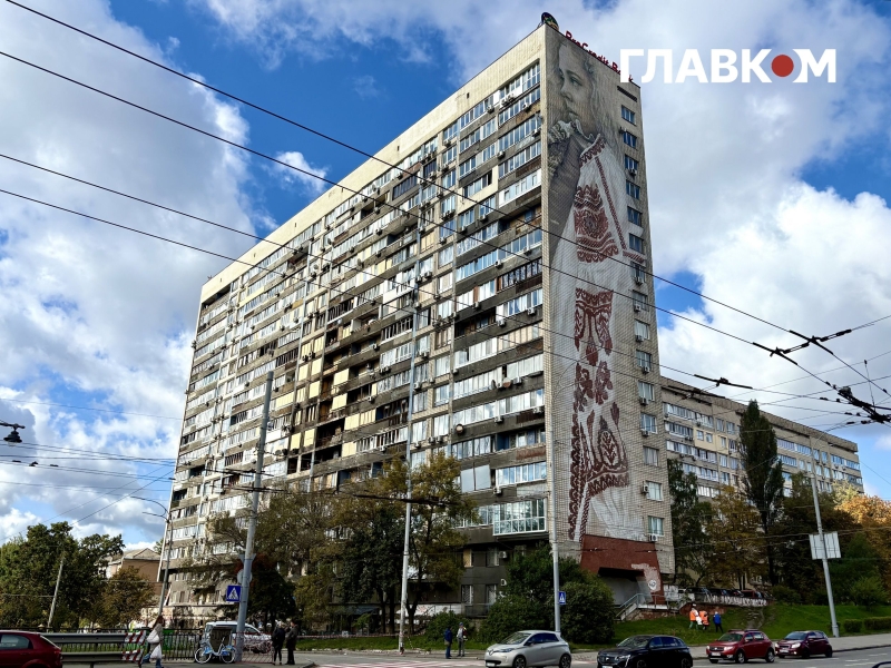 Росіяни розбомбили у Києві квартиру хорового диригента, який пережив блокаду Ленінграда (фото, відео)