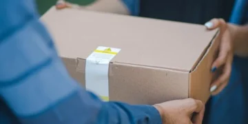 В одному зі столичних відділень «Укрпошти» вибухнула посилка: є поранені