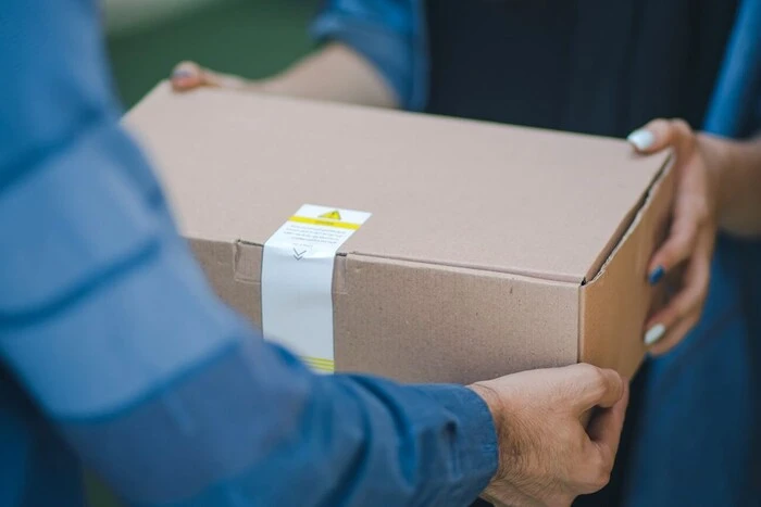 В одному зі столичних відділень «Укрпошти» вибухнула посилка: є поранені