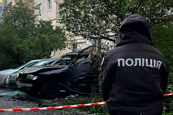 У Голосіївському районі невідомі підірвали припаркований BMW (фото)