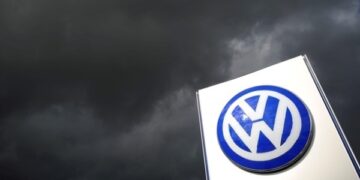 Volkswagen скорочує виробництво через дефіцит мікрочипів – ЗМІ