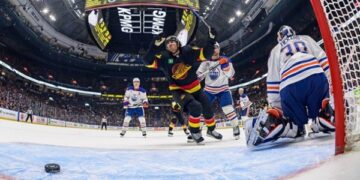 НХЛ: Ванкувер і Калгарі святкують перемоги