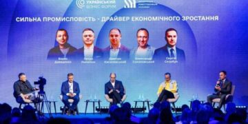 Один працівник у металургії створює вісім робочих місць у суміжних галузях: учасники бізнес-форуму про державну промислову політику