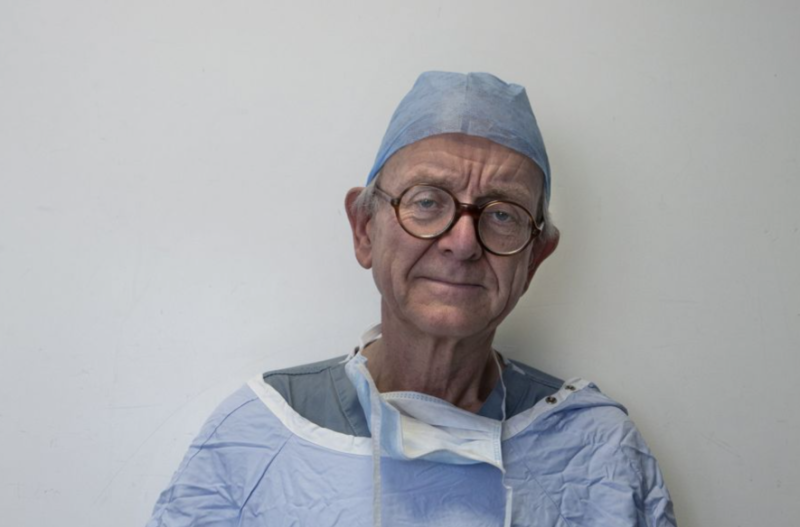 "Історії про життя, смерть і нейрохірургію": відомий у світі нейрохірург Генрі Марш завітав до Івано-Франківська