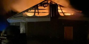 На Запоріжжі рятувальники загасили дві пожежі, спричинені ворожими обстрілами