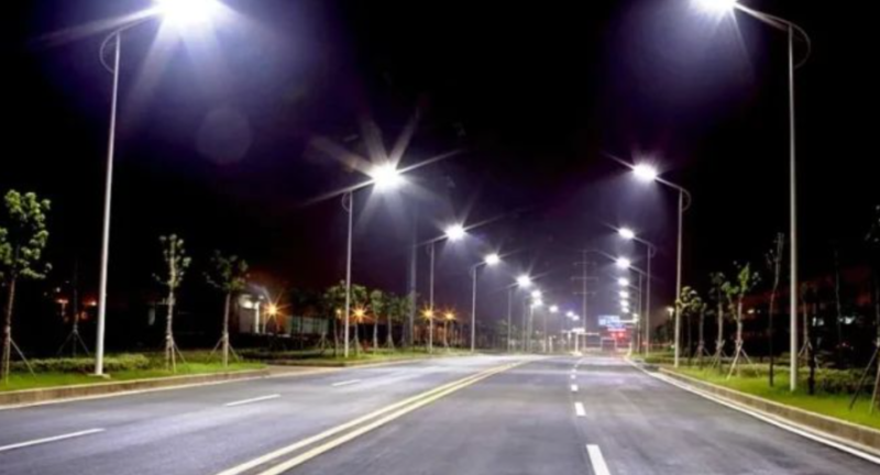 Світло тільки на центральних дорогах: одна із громад на Тернопільщині переходить на режим економії