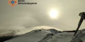 Гора в “шапці”: на Піп Іван на Франківщині – перший серйозний снігопад (ФОТО)