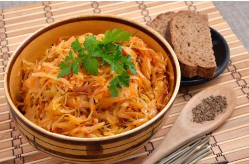 Тушкована капуста в мультиварці: найпростіший рецепт від Клопотенка