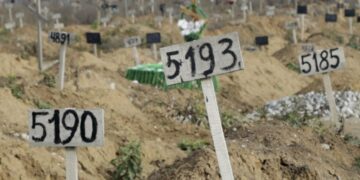 Дефіцит місць і QR-коди на кладовищах: Що відбувається з похоронним бізнесом окупованої Донеччини, і скільки коштує догляд за могилою
