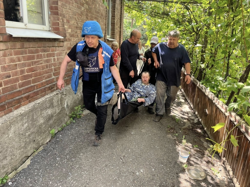 &laquo;Деяких рятували вже тричі&raquo;: Як волонтер Євген Ткачов вивозить людей з пекла війни