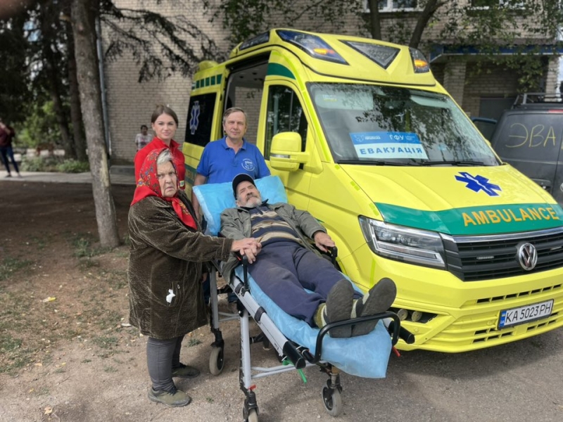 &laquo;Деяких рятували вже тричі&raquo;: Як волонтер Євген Ткачов вивозить людей з пекла війни