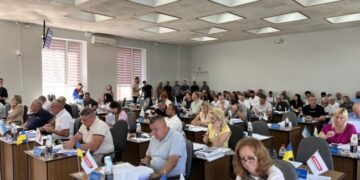 Депутати у Рівному намагалися продати землю з озером