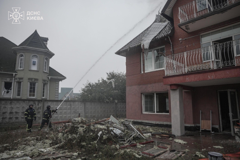 Комбінована атака на Київ: загинуло двоє людей, 30 постраждали (фото)