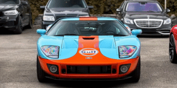 В Україні помітили ексклюзивний суперкар Ford GT за $800 000: їх існує лише 343 (ФОТО)