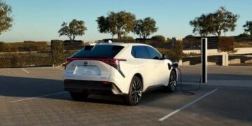 Потужніший на 50% і набагато дешевший: Toyota представила оновлений кросовер bZ із запасом ходу понад 500 км