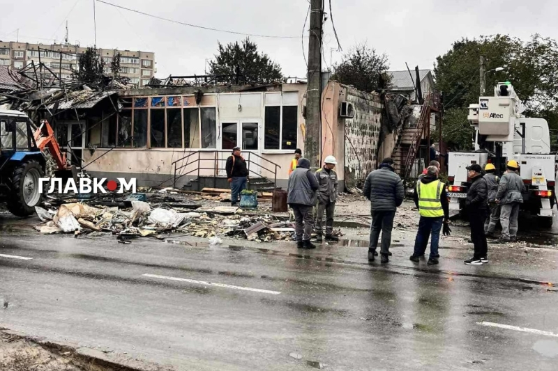 Удар по Київщині: у Броварах пошкоджено житлові будинки, магазин та автівки (фото)