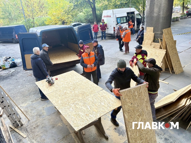 Росіяни розбомбили у Києві квартиру хорового диригента, який пережив блокаду Ленінграда (фото, відео)